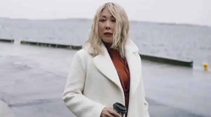 скачать клип Анита Цой - Сумасшедшее счастье