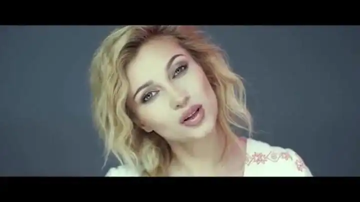 скачать клип Lora - Ruga