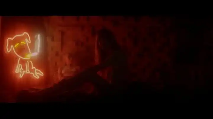 скачать клип XYLQ - Get Closer