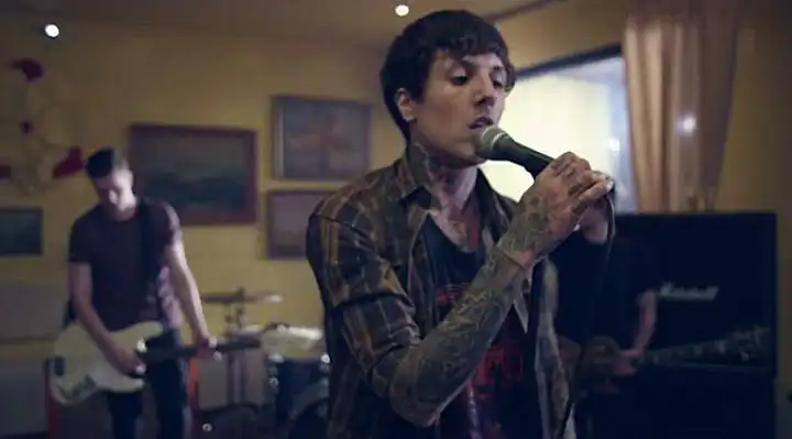 скачать клип Bring Me The Horizon - Sleepwalking