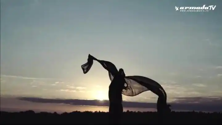 скачать клип Alexander Godart and Dayate - Grey