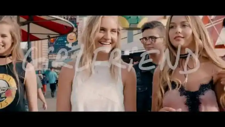 скачать клип In Stereo - GIRLFRIEND