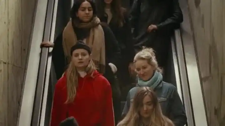 скачать клип Charlotte Day Wilson - Work