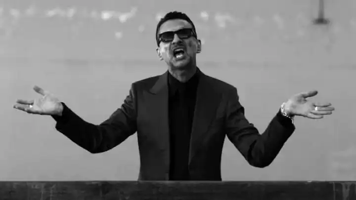 скачать клип Depeche Mode - Wheres the Revolution