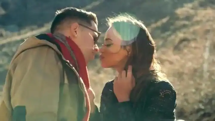 скачать клип Arcangel y De La Ghetto - Mas Que Ayer