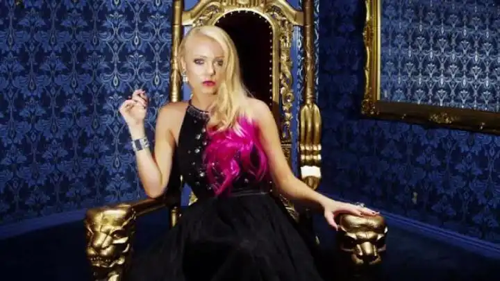 скачать клип Alexi Blue - Royalty