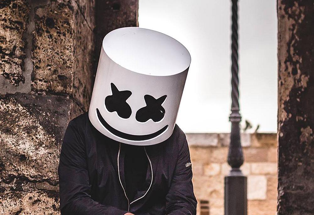 скачать клип Marshmello ft. Omar LinX - Keep it Mello