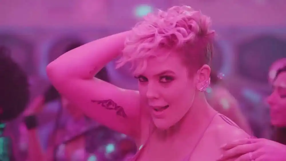 скачать клип Betty Who - Some Kinda Wonderful