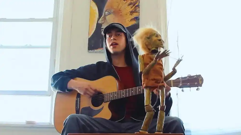 скачать клип Alex G - Bobby