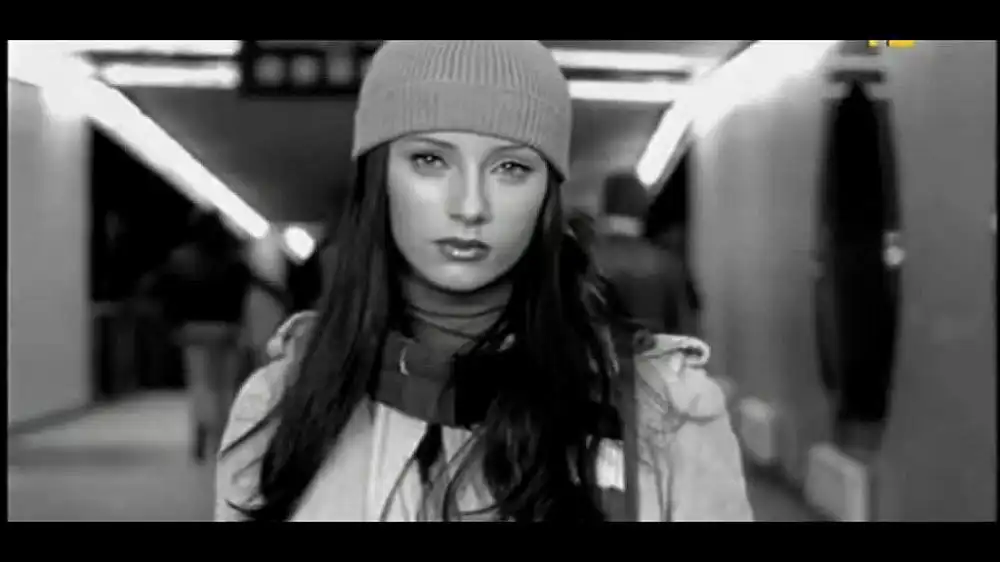 скачать клип Корни - Ты узнаешь ее