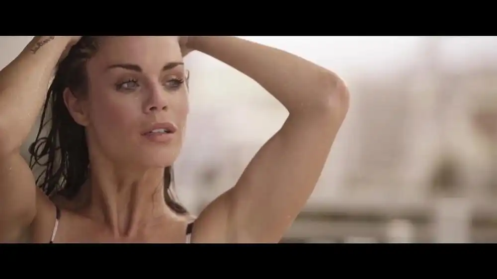 J. Balvin ft. Bad Bunny - Si Tu Novio Te Deja Sola