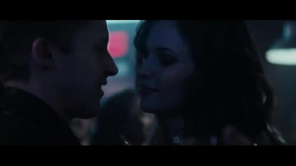 скачать клип James Blunt - Bartender