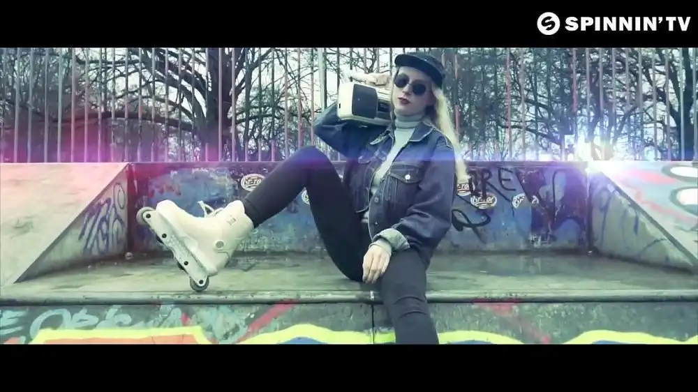 скачать клип Bart B More x Steff Da Campo ft. Simon Franks - Jump!