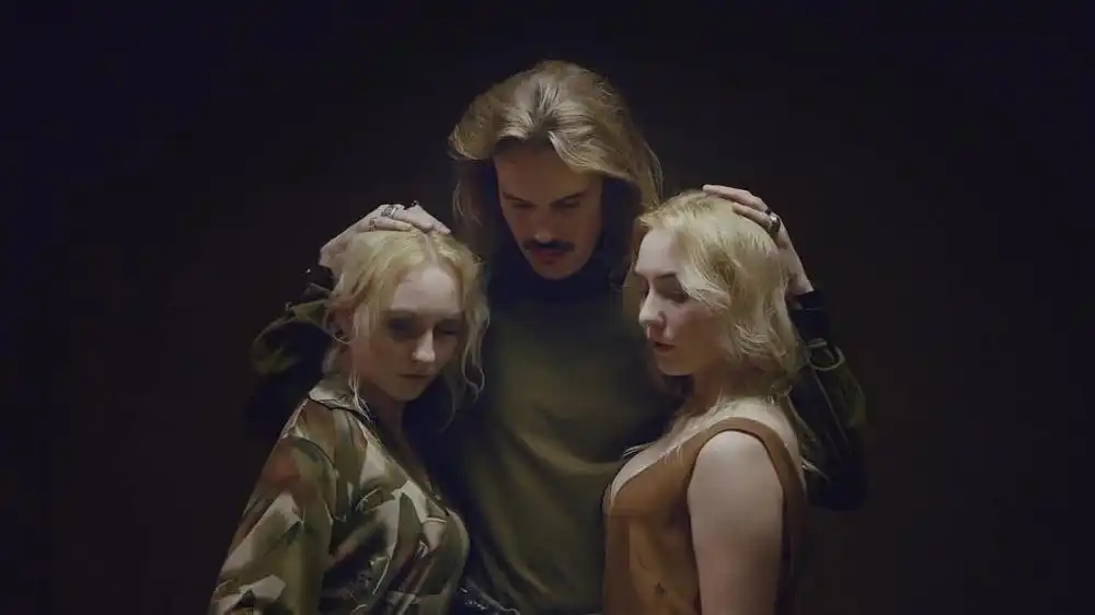 скачать клип Tommy Cash - Surf