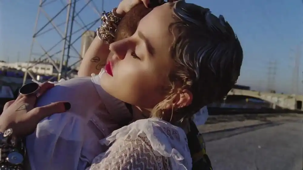 скачать клип Brooke Candy ft. Sia - Living Out Loud