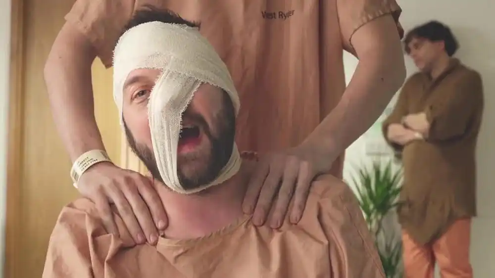 скачать клип Kasabian - Youre In Love With a Psycho