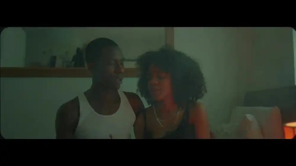 скачать клип Tinie Tempah ft. Nea - Chasing Flies