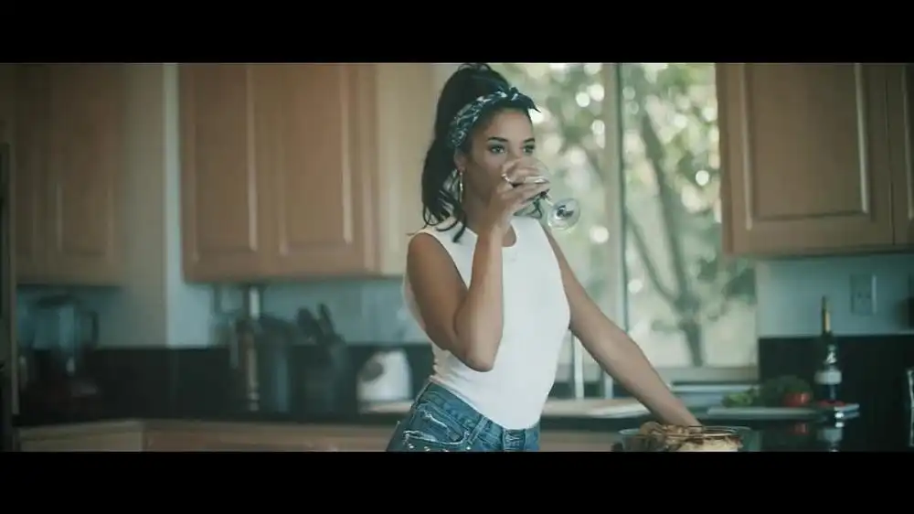 скачать клип Camron - 10,000 Miles