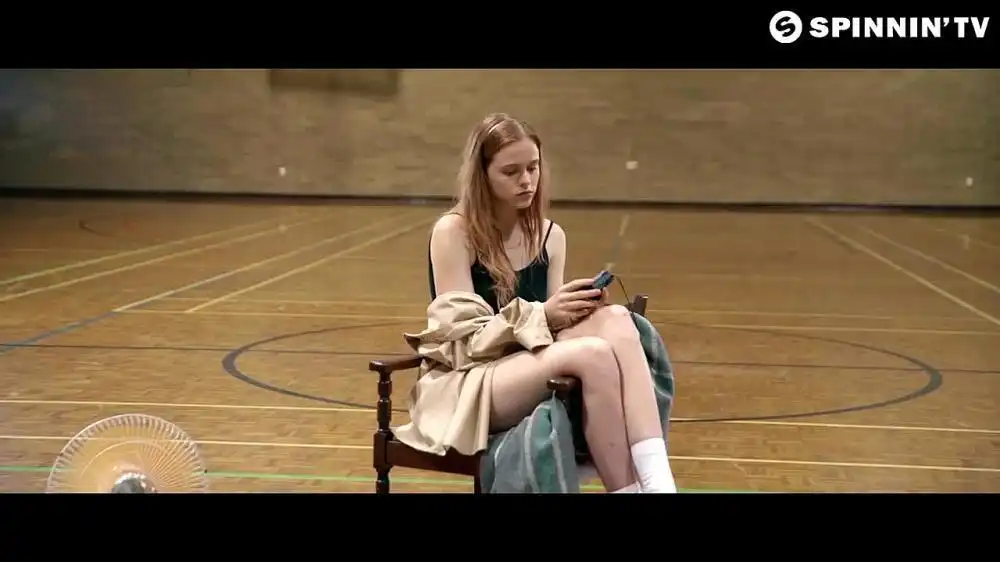 скачать клип LVNDSCAPE ft. Kaptan - Walk Away