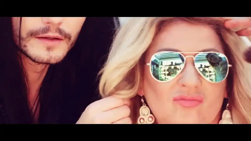 скачать клип Beata - Upilam Sie Toba