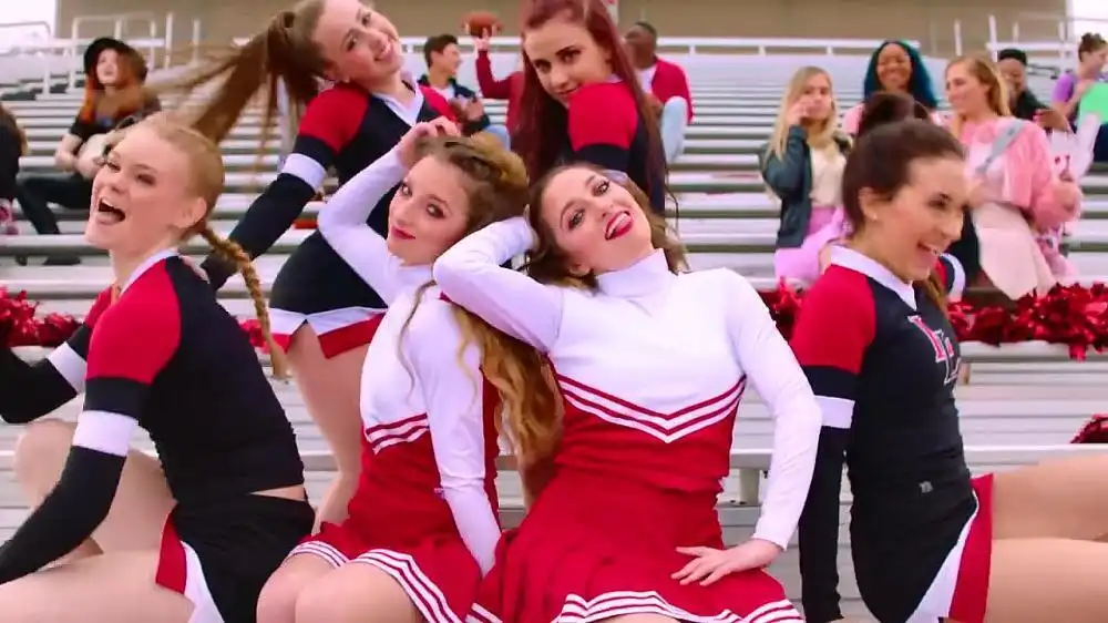 скачать клип Brooklyn and Bailey - Dance Like Me