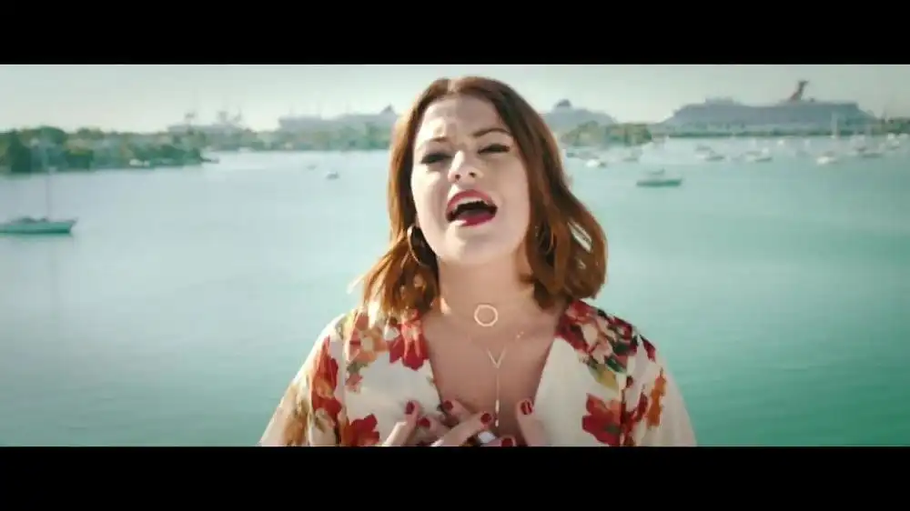 скачать клип LUNA ft. Iyaz - Run This Town