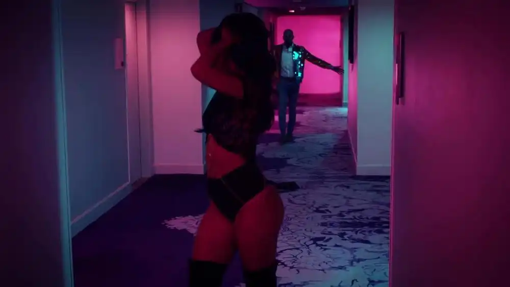 скачать клип Chris Brown - Privacy