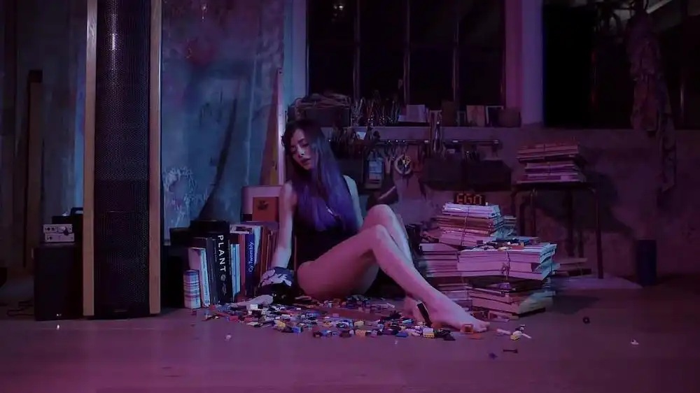 скачать клип Giulia Penna - Legocentrico