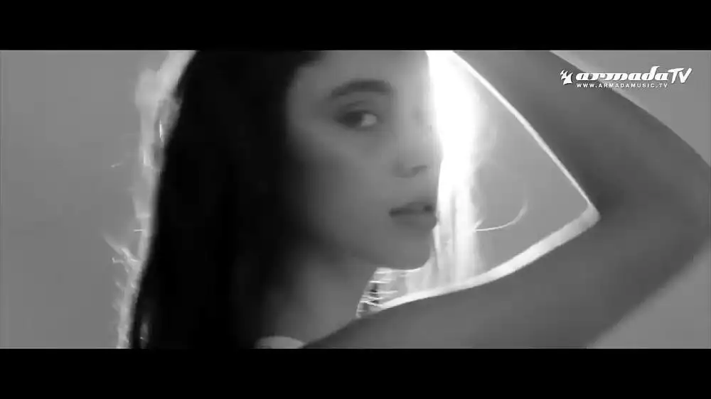 скачать клип JuicyTrax and Aldor ft. Amber Revival - Babys Got A Secret