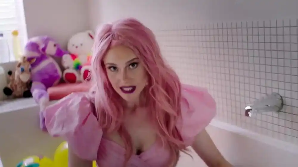 скачать клип Kate Nash - Agenda