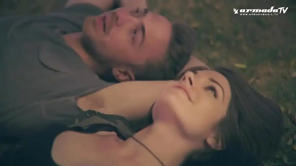 скачать клип Apek and Husman ft. Happy Sometimes - Beaten Hearts