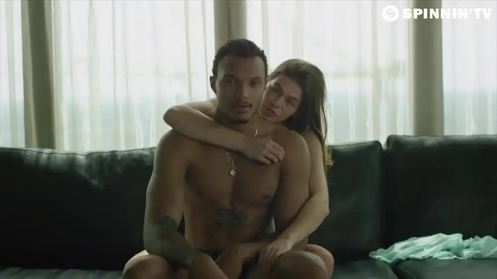 скачать клип Sophie Francis - Lovedrunk