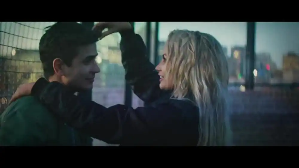 скачать клип Samantha Jade - Circles on the Water