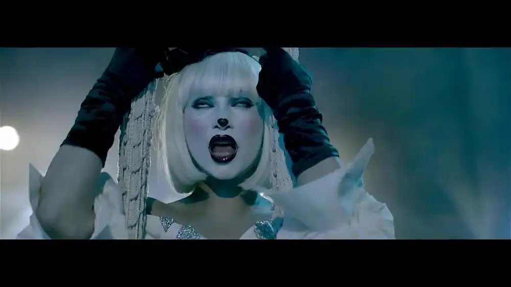 скачать клип Lora - Valul