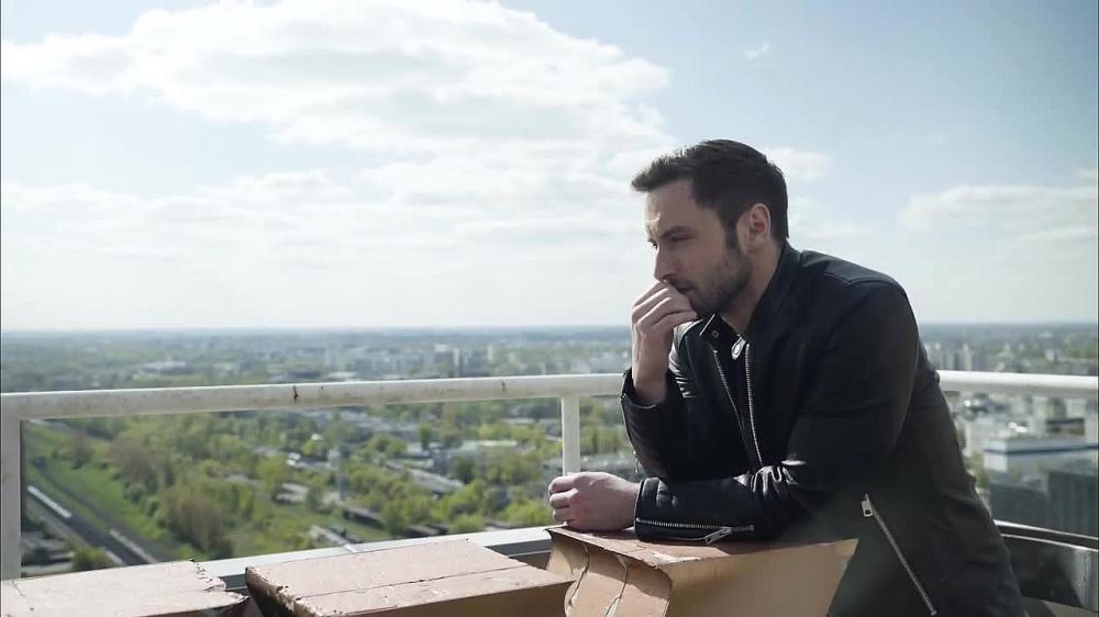 скачать клип Mans Zelmerlow - Hanging On To Nothing
