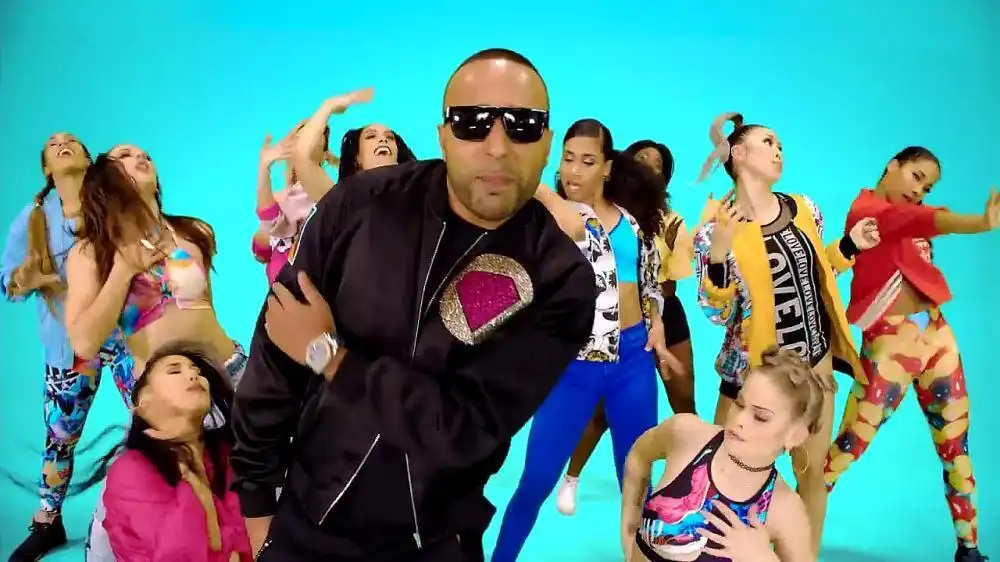 скачать клип Arash - Esmet ChiChie