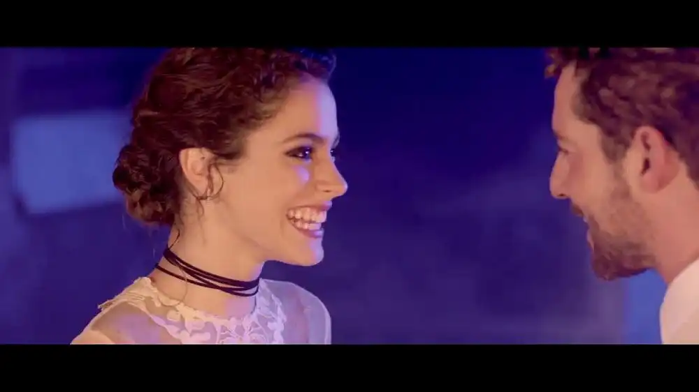 скачать клип David Bisbal feat. Tini Stoessel - Todo Es Posible