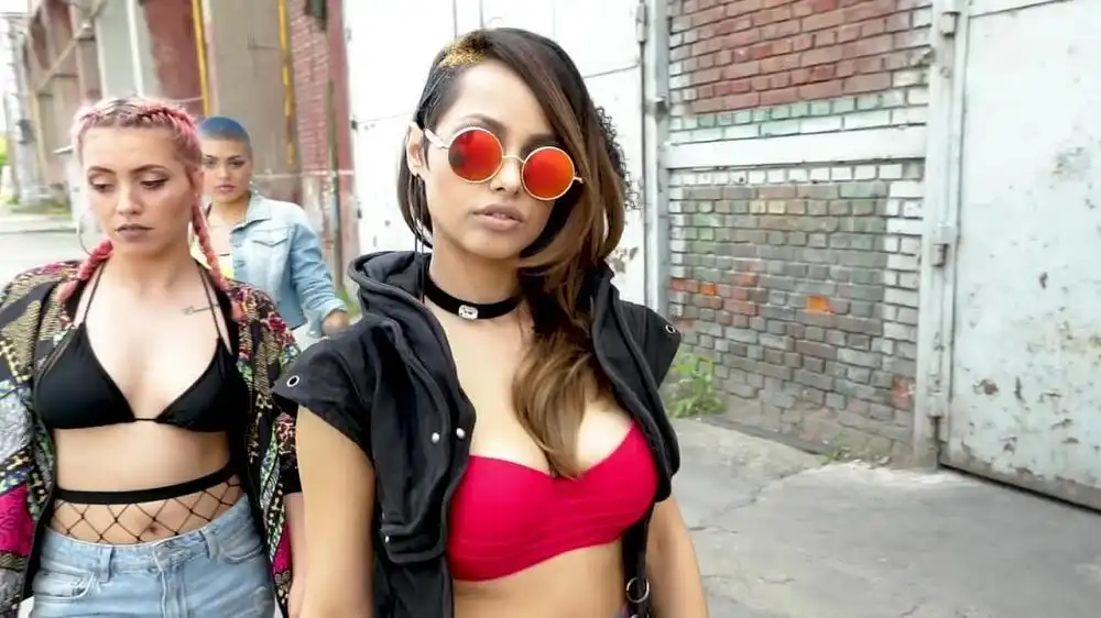 LARISS - You Can Lie