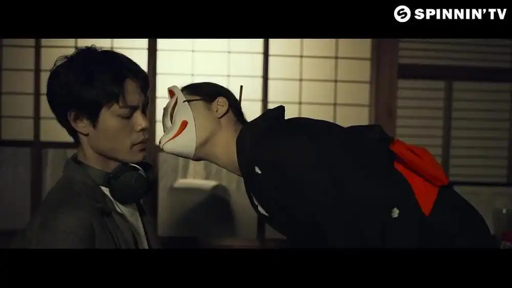 скачать клип Quintino and Cesqeaux - Blow up in Ya Face