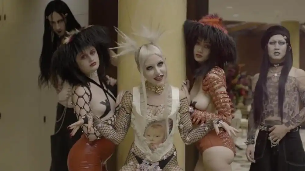 скачать клип Brooke Candy - Volcano