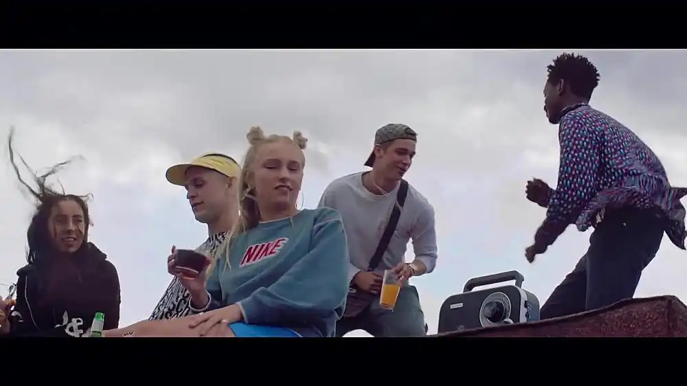 скачать клип Chase and Status ft. Emeli Sande - Love Me More