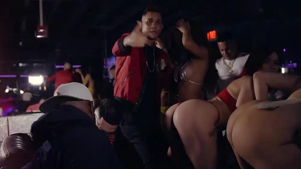 скачать клип Poesia Urbana - Booby Trap