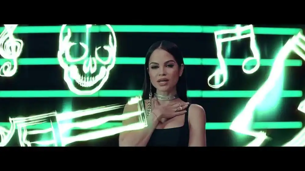 скачать клип Natti Natasha x Ozuna - Criminal