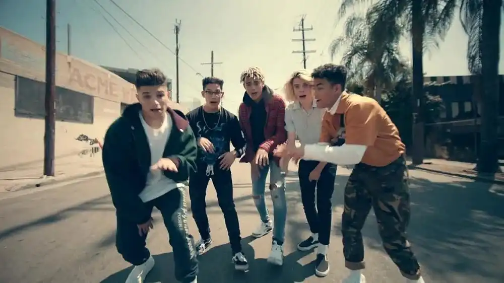 PRETTYMUCH - Would You Mind