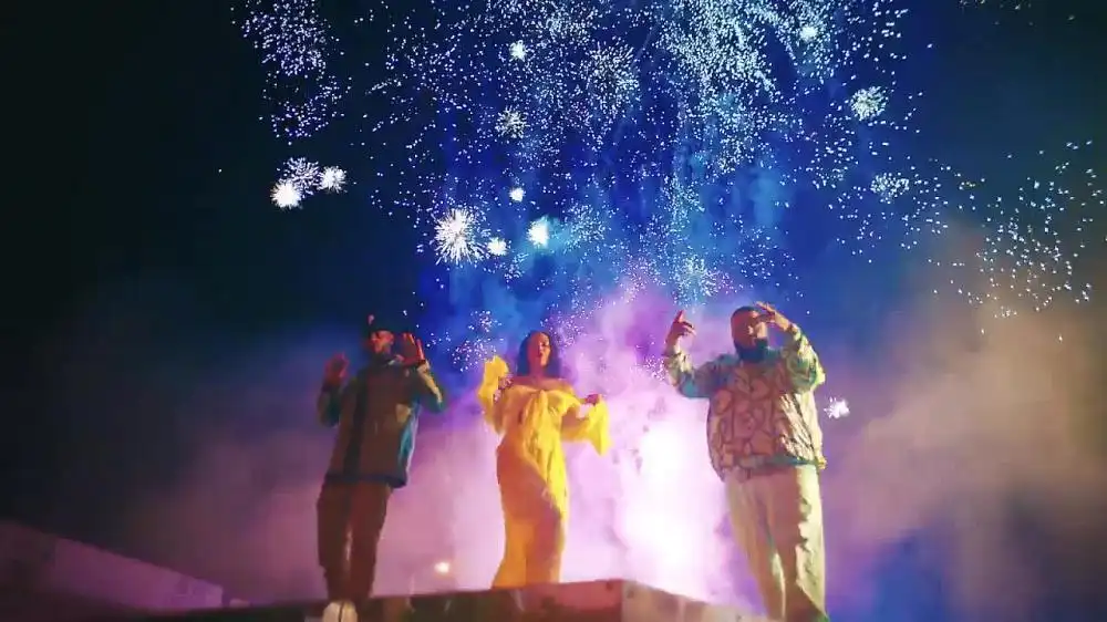 скачать клип DJ Khaled - Wild Thoughts ft. Rihanna, Bryson Tiller