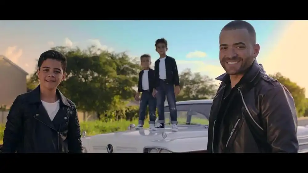 скачать клип Nacho ft. Los Mendoza - Happy Happy