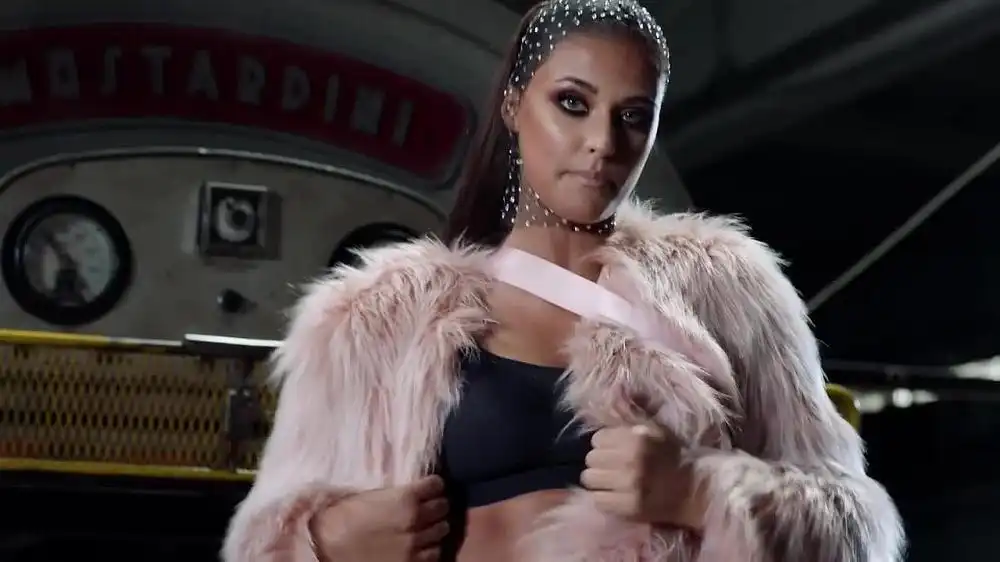 скачать клип ANTONIA - Amya