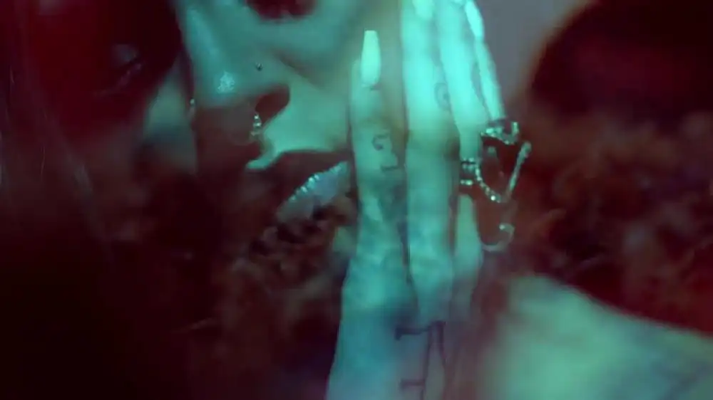 скачать клип Calvin Harris - Faking It