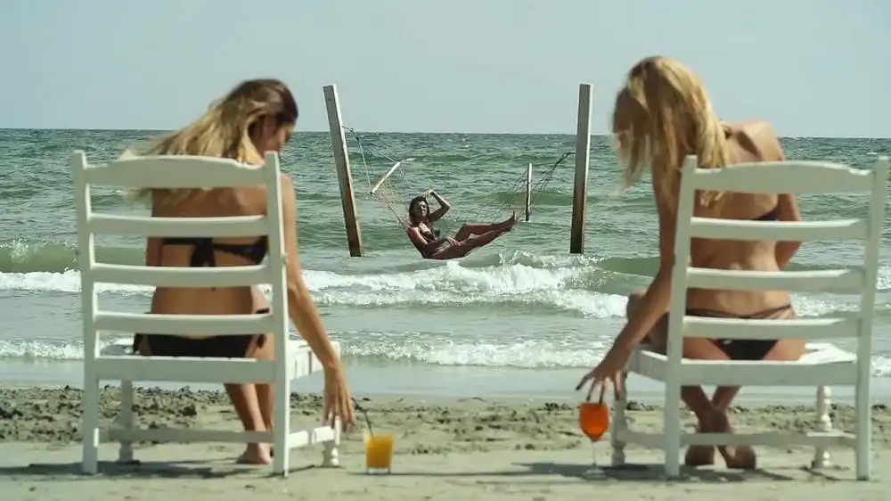 скачать клип Sasha Lopez feat Ale Blake - GIRLS GO LA