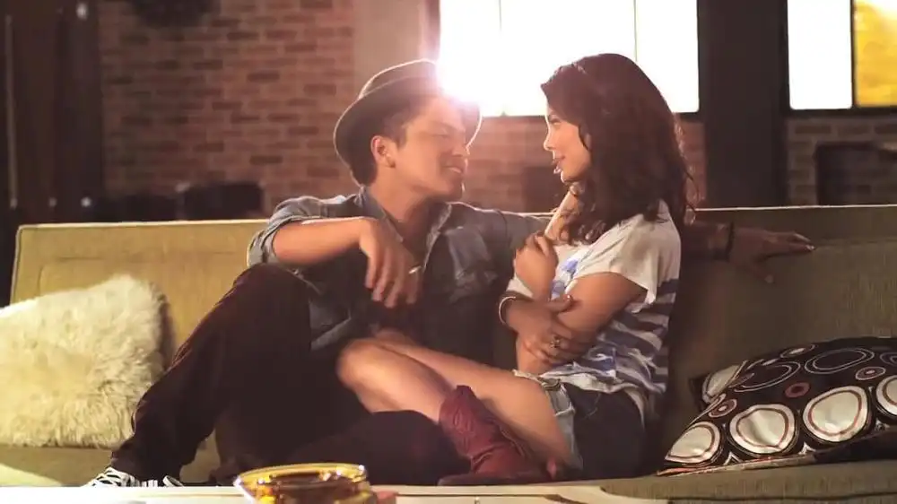 скачать клип Bruno Mars - Just The Way You Are